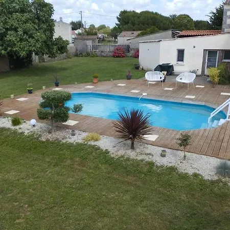 Maison De De 16 A 22 Personnes Holiday home Gemozac