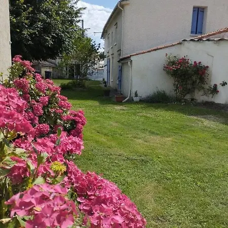 Prázdninový dům Maison De De 16 A 22 Personnes Gémozac
