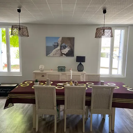 Maison De De 16 A 22 Personnes Holiday home