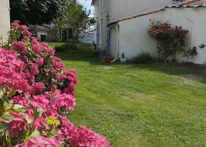 Prázdninový dům Maison De De 16 A 22 Personnes Gémozac